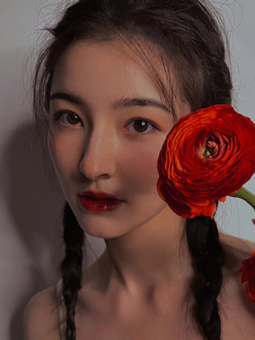 张雪菡红玫瑰明艳迷人写真照