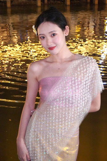 刘玮婷傣族风格艳丽写真照片